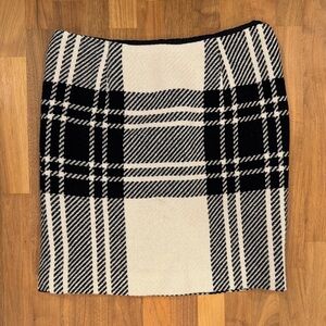 Jones New York Black & White Plaid Wool Blend Skirt | Size 10